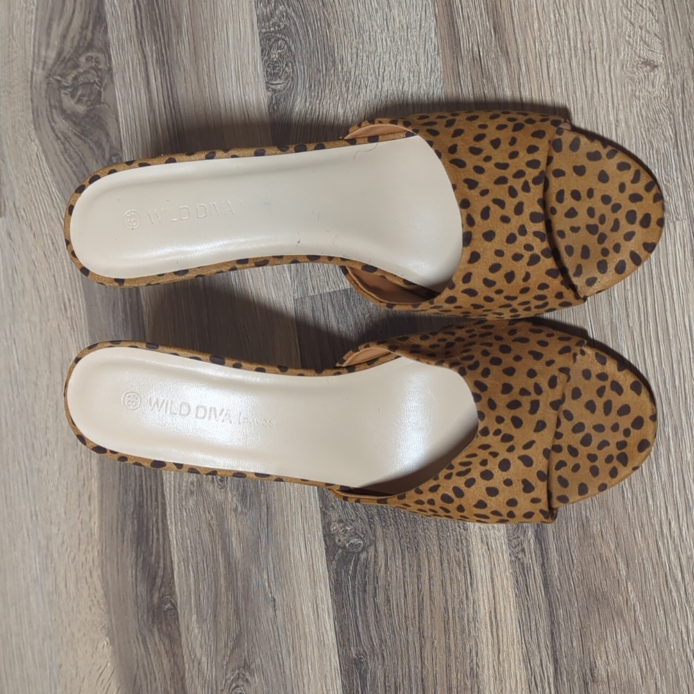 Wild Diva, cheetah print, size 8 1/2, 4 inch sandals, only worn inside